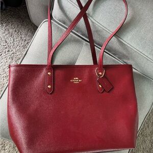 Coach purse, leather, like new.